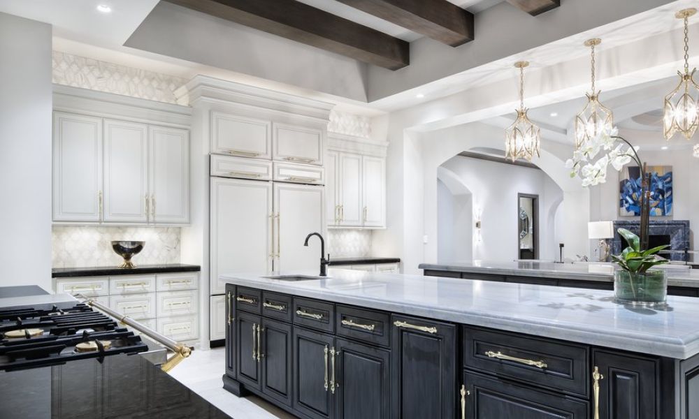 <span class="uk-h4">A kitchen beautifully illuminated by Lutron’s Ketra lighting system.</span>